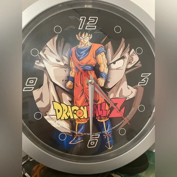 Dragon Ball Z Wall Clock with Silver Frame - Picture 1 of 2